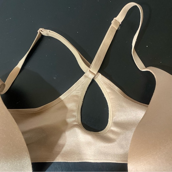 Victoria Secret - Picture 3 of 8